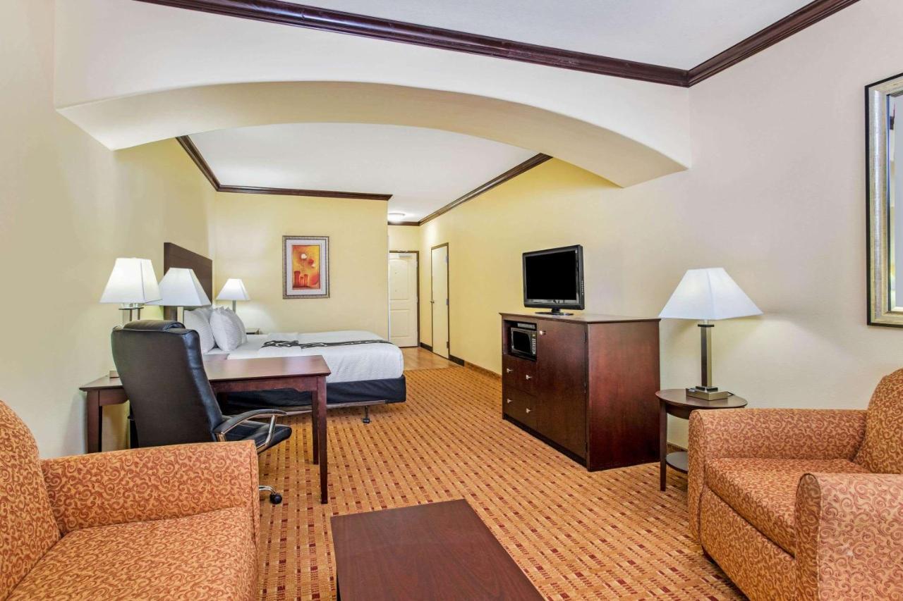 La Quinta By Wyndham Ennis Hotel Ngoại thất bức ảnh