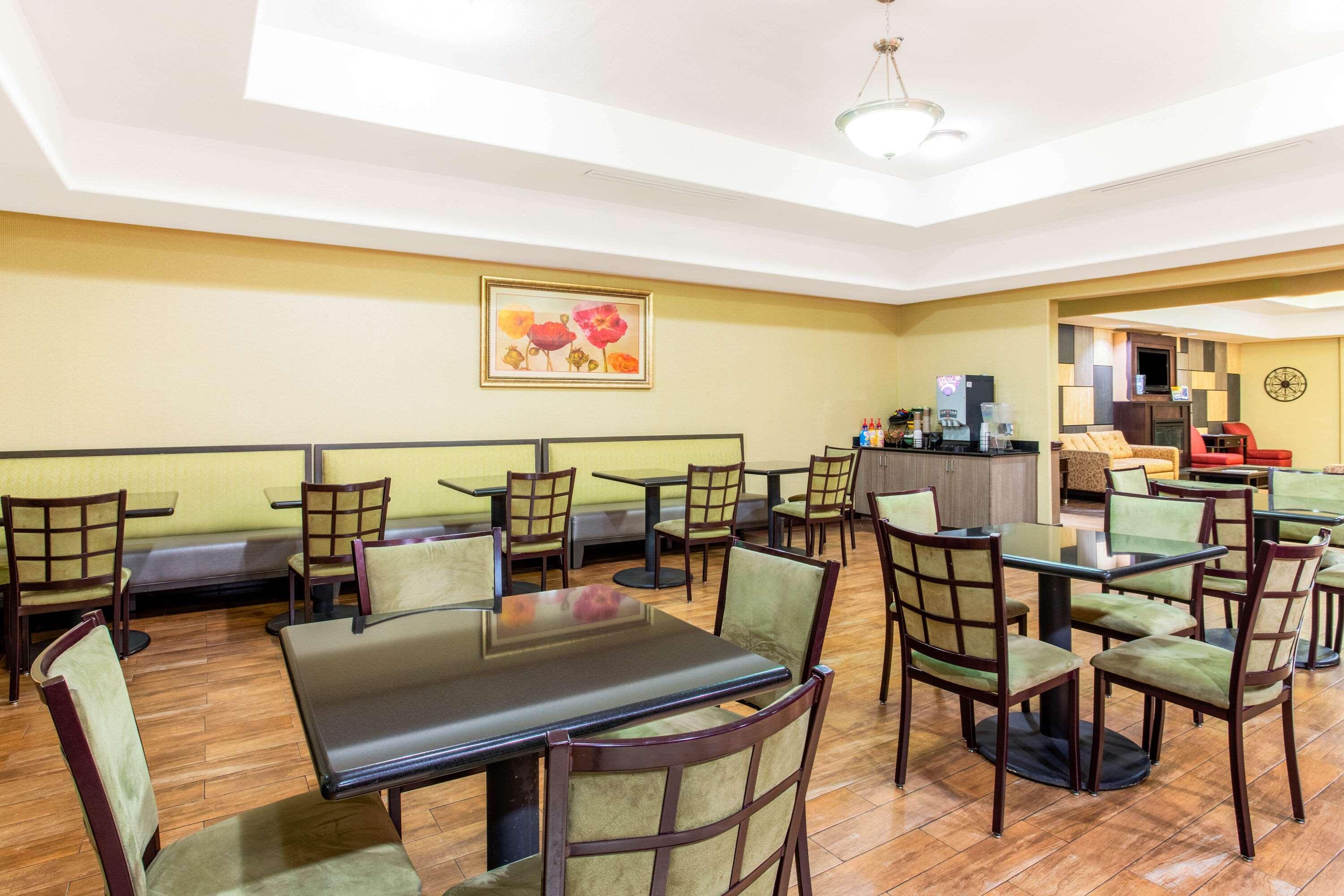 La Quinta By Wyndham Ennis Hotel Ngoại thất bức ảnh