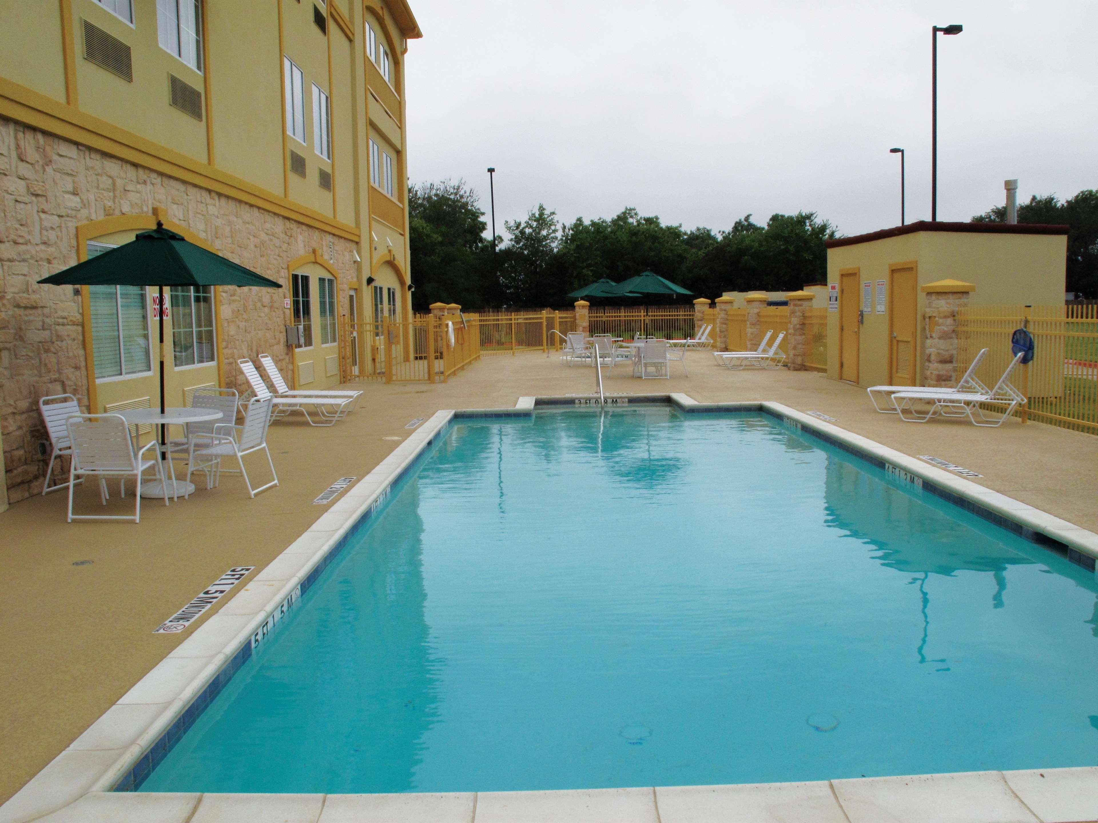 La Quinta By Wyndham Ennis Hotel Ngoại thất bức ảnh