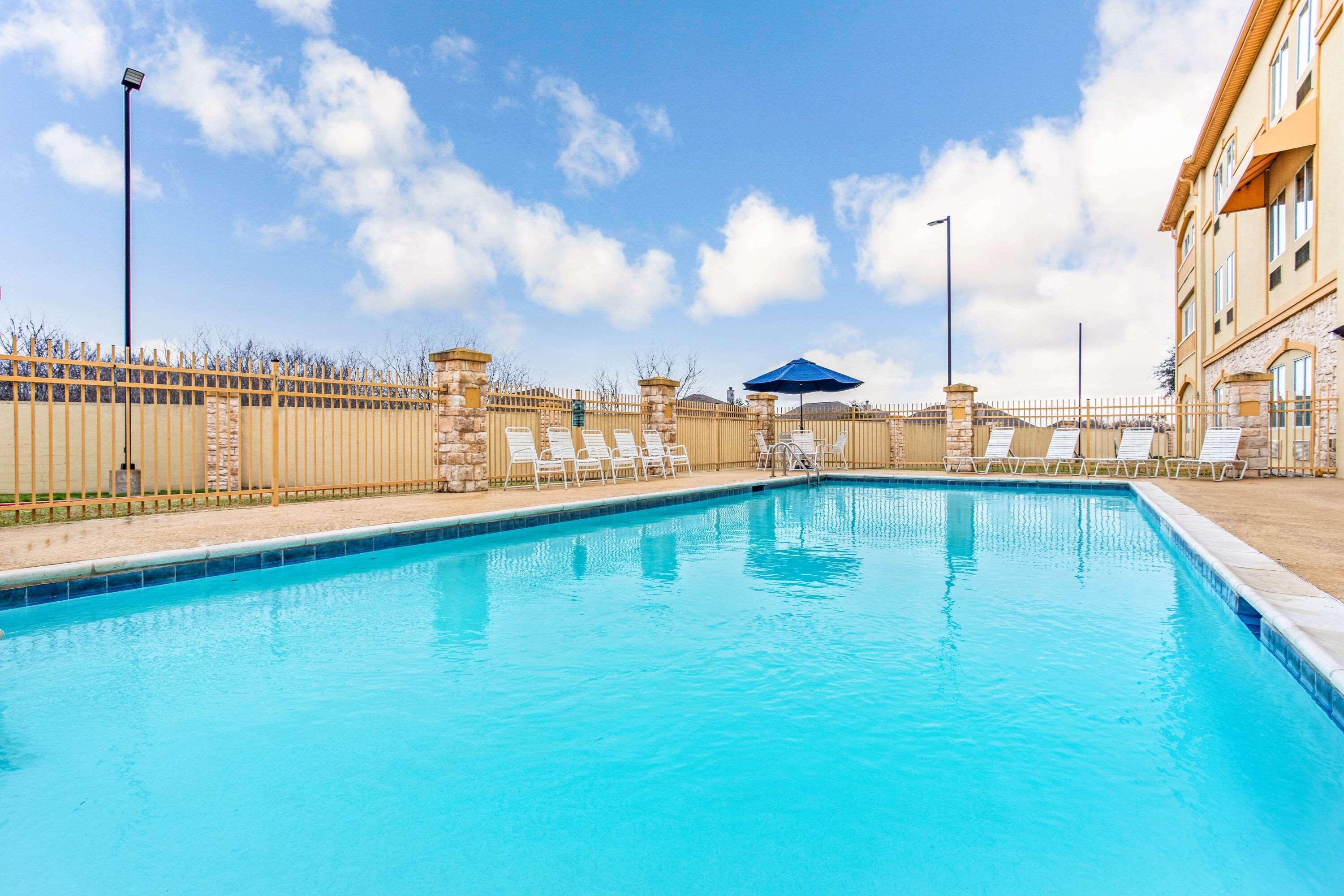La Quinta By Wyndham Ennis Hotel Ngoại thất bức ảnh