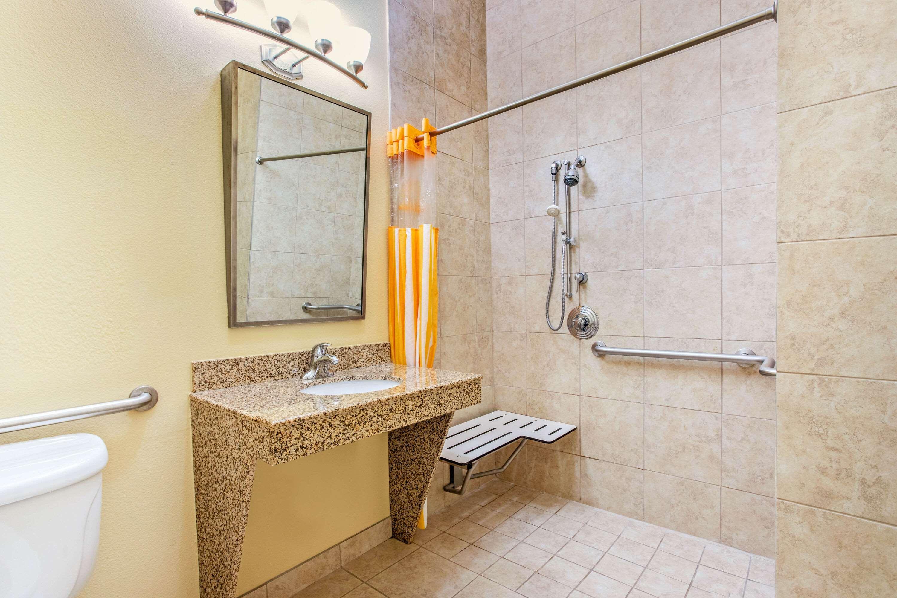 La Quinta By Wyndham Ennis Hotel Ngoại thất bức ảnh